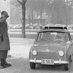 Ein amerikanischer Oberst in Berlin fährt privat Goggomobil (1956)